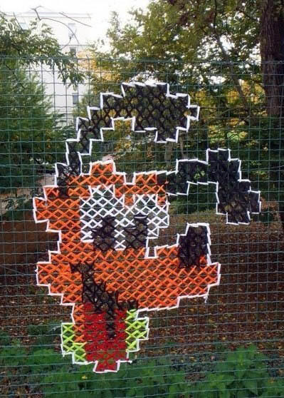 вышивка по забору