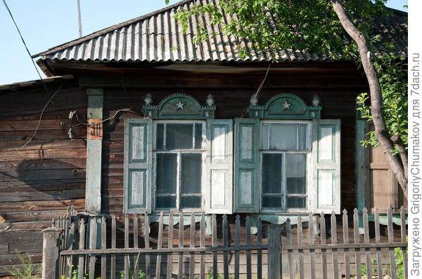 Видимо когда то узоры были почти идентичными