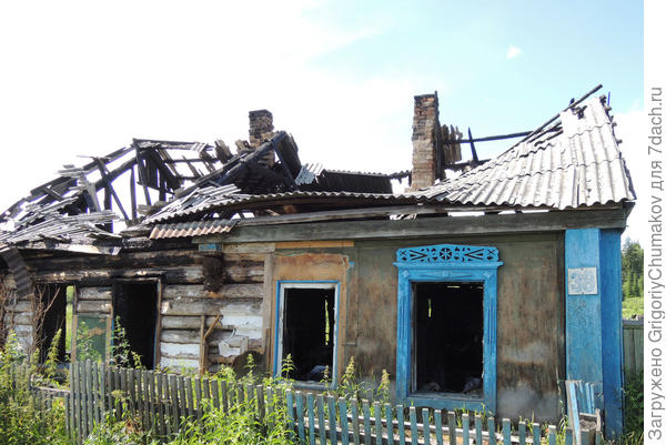 а этот наличник выполнен наоборот, обратили внимание? ;)