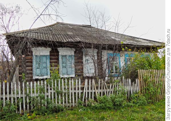 Дом с неясными наличниками