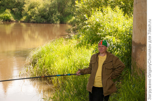 Жена с удочкой