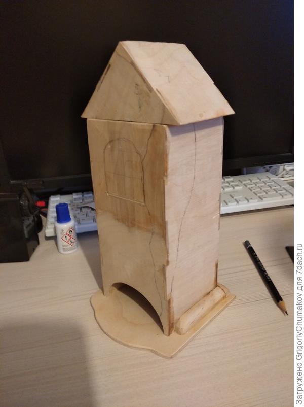 Контуры разрыва штукатурки и контуры окна