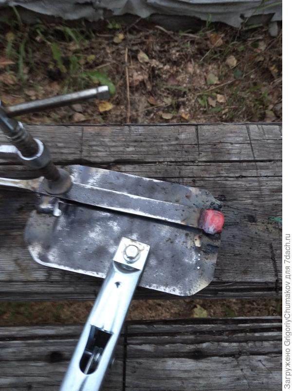 Теперь приварил полоску-ограничитель