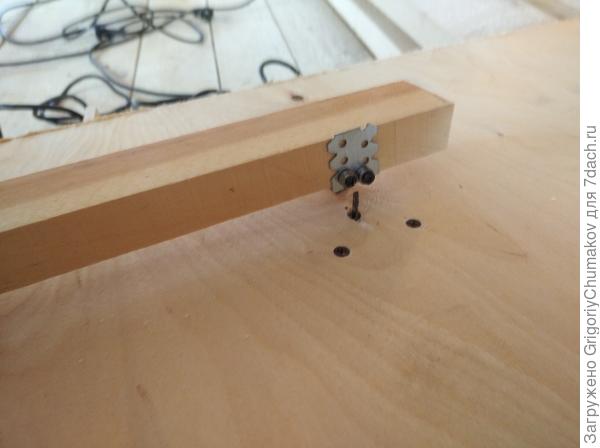 Лобзик в столе