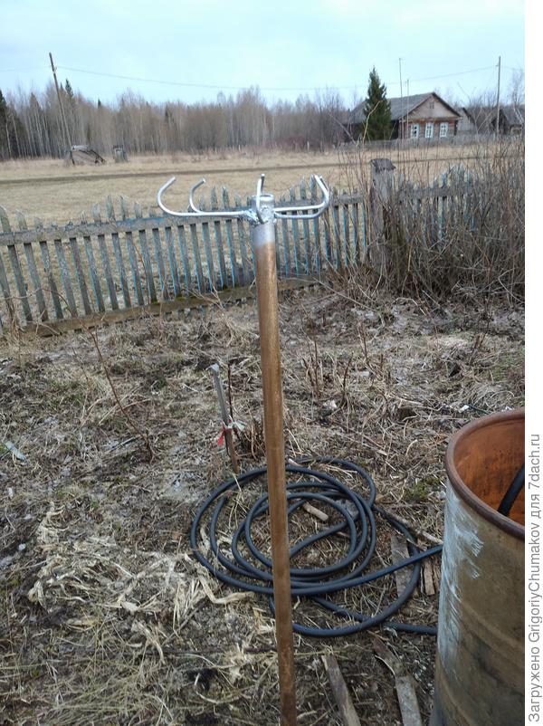 Стойка под огурцы после установки и покраски