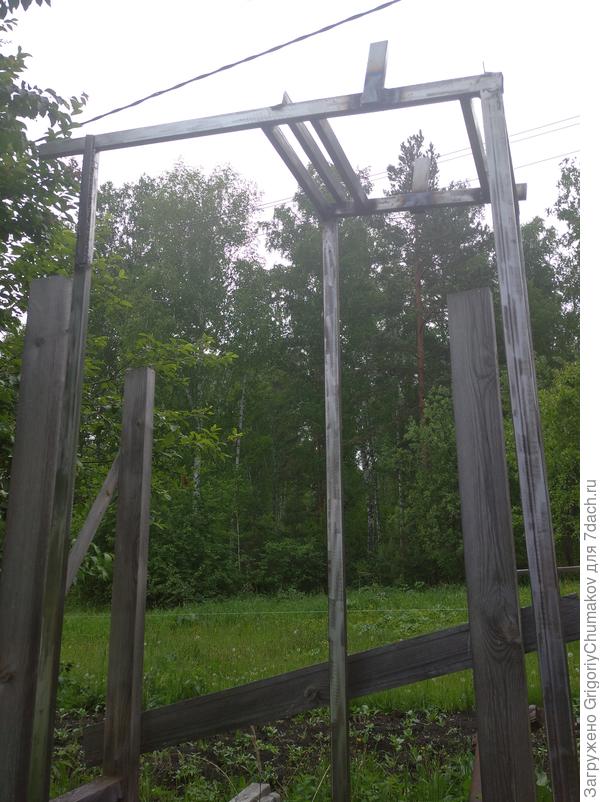 Рама под душевой бак