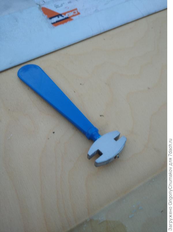 Прорези стеклореза для слома стеклянных окалин