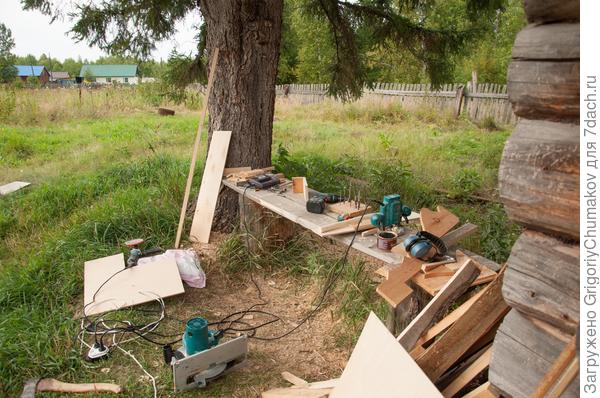 Уличная мастерская в родном посёлке