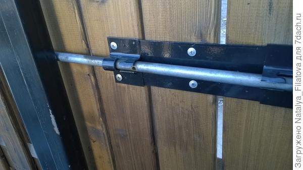 в столб входит