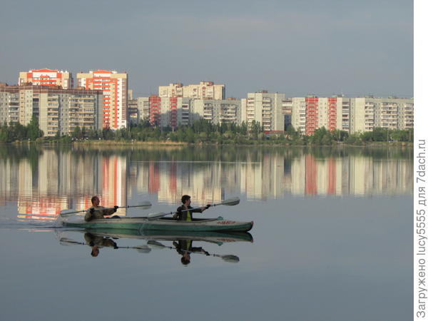 по глади озера