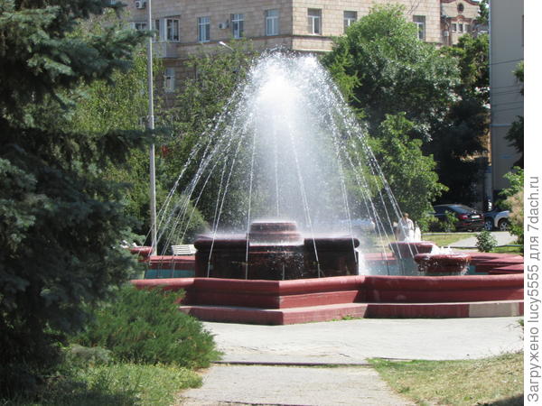Сквер с фонтанами