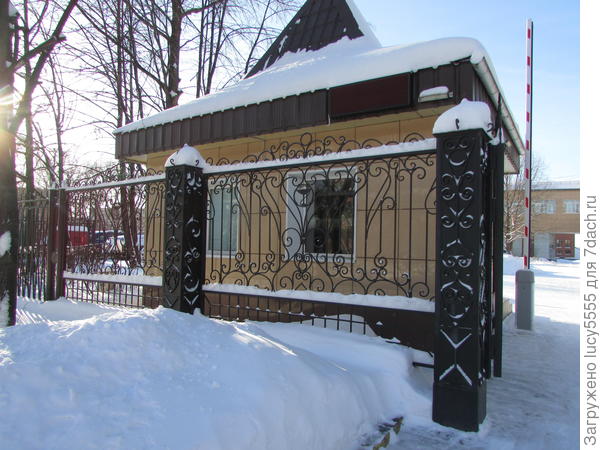 домик у входа