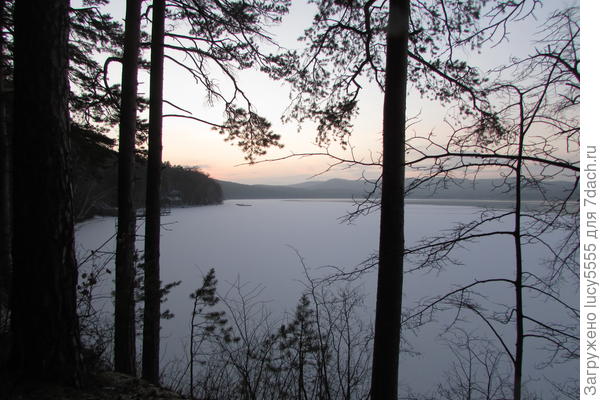 вот такое озеро в горах Южного Урала