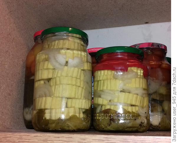 Извини за качество фото, цвет красивый и укладывается удобно. Банки 1л и 0,7л с одного огурца;)
