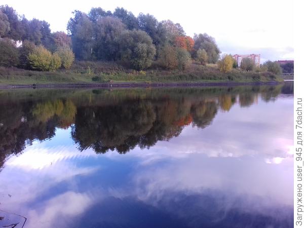 Зазушливое и жаркое лето, озеро сильно обмелело.