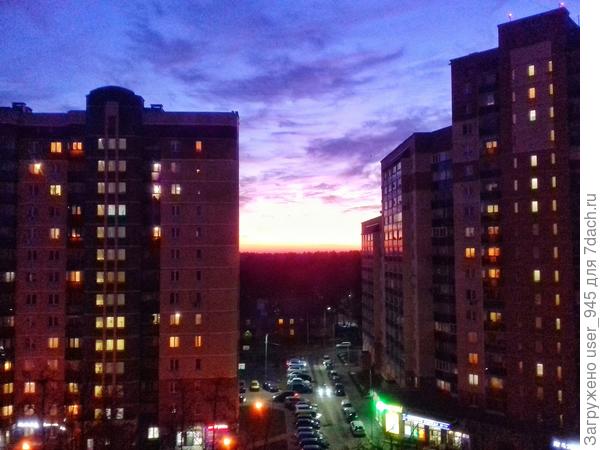 Закат из окна, снега нет! А завтра Крещение Господне!))