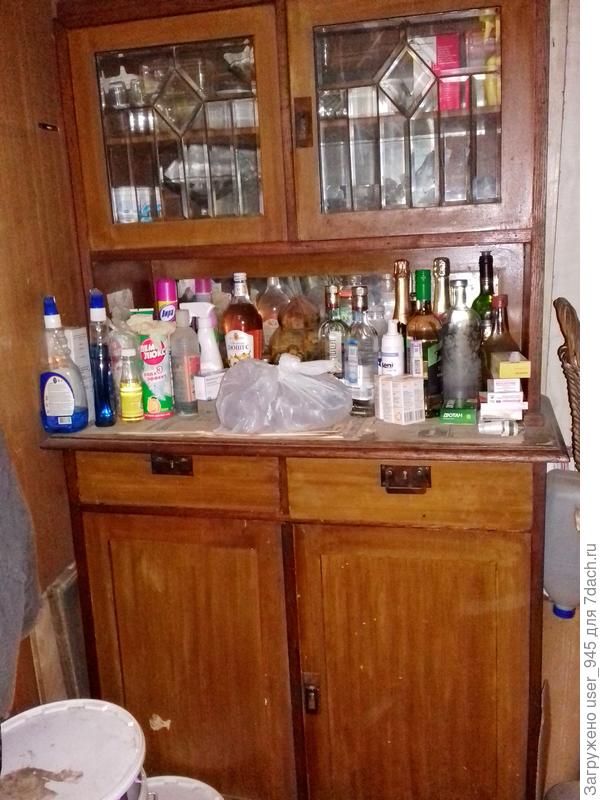 А это мой буфет-мечта)), извиняюсь за антураж, весь заставлен((