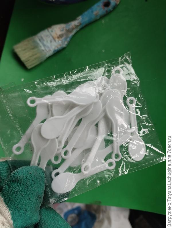 Это что? Ложки для кукол?)