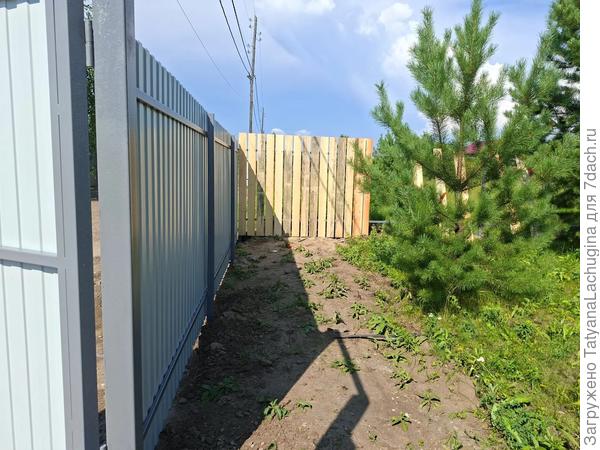 вид от калитки на угол
