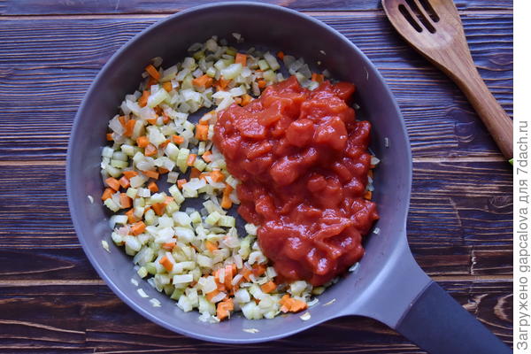 Рыба, тушенная в пряном томатном соусе с овощами и оливками. Средиземноморский рецепт с пошаговыми фото () Рыба, тушенная в пряном томатном соусе с овощами и оливками. Средиземноморский рецепт с пошаговыми фото
