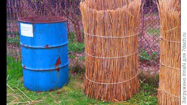 Фотки из инета, здесь камыш использовали, а можно и прутья.