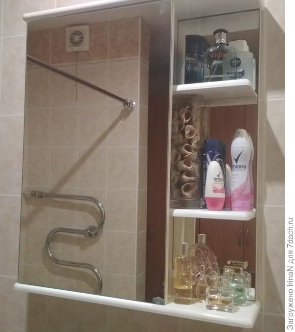 В ванной без зеркала тоже нельзя - умыться, причесаться, глазки построить! У меня зеркало, оно же дверка, ещё и полочки прикрывает!