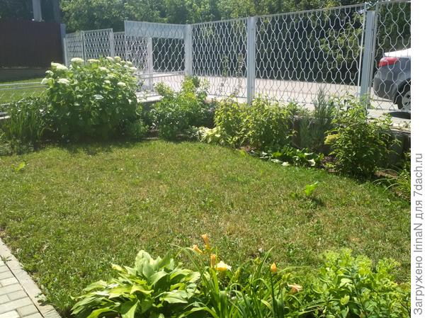 А из нашего окна вот такая красота! И всю эту красоту видно даже за версту!