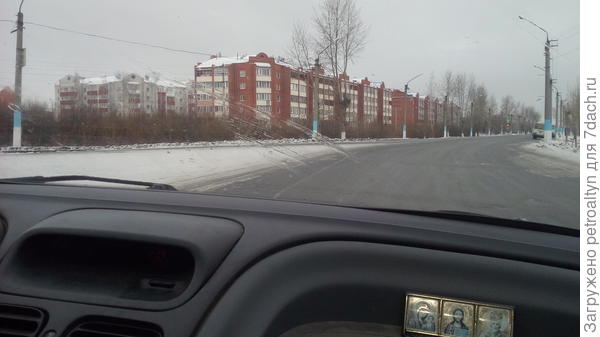 проезжаем кольцо и уже городская улица