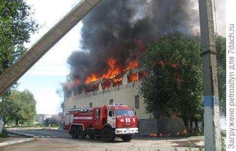 детский развлекательный центр Нур-парк, выгорел полностью.