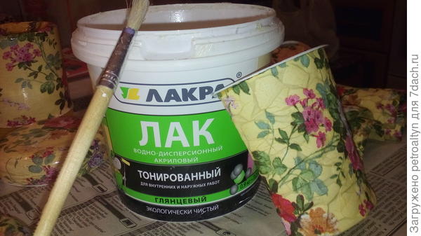 Образец лака и стаканчик