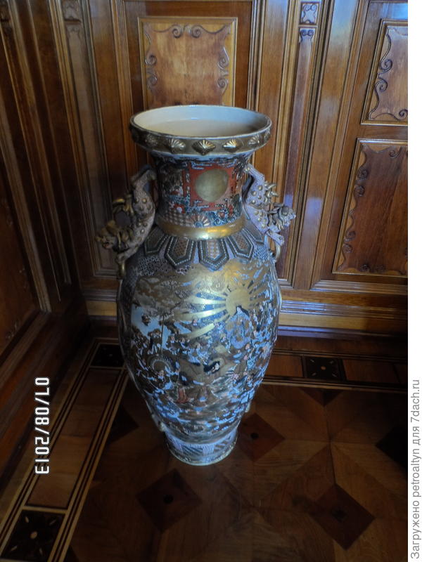 А это в замке в Шверине. Очень много похожего в архитектуре и предметах роскоши.