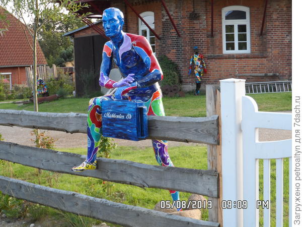 там целая семейка таких необычных артобъектов