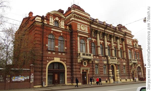 Красивые кирпичные "ветераны".