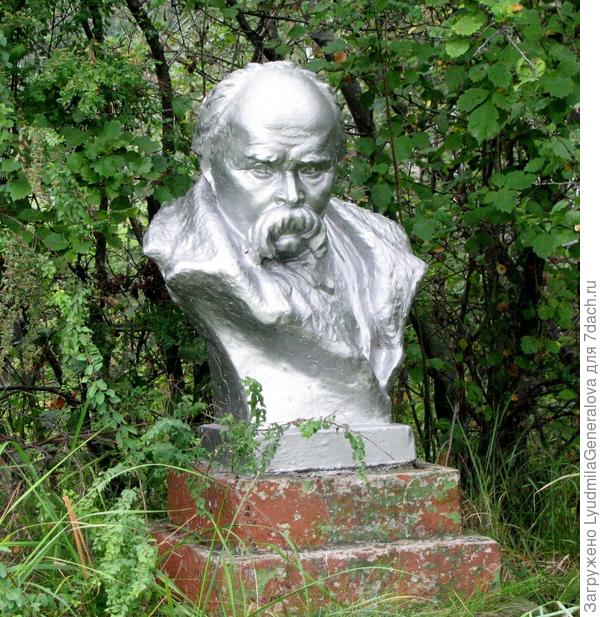 Памятник Тарасу Шевченко на базе отдыха Моторостроительного завода