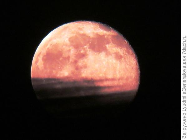 Вот такую необычно красную Луну видела.