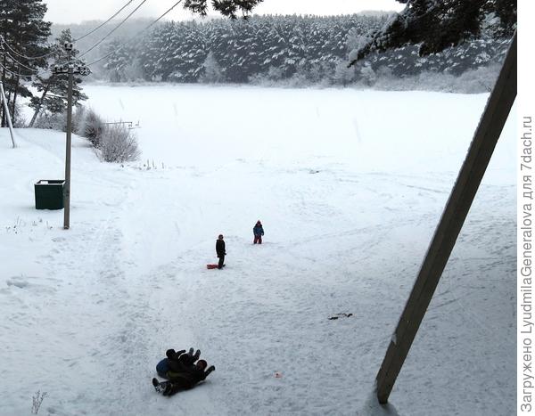 С такой горки  съедешь за минуту, а  поднимаешься - 10!
