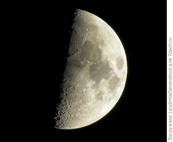 Это Луна 23 февраля 2018 поздним вечером.