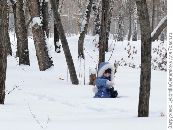 Посидеть на мягкой снежной подушке - тоже в удовольствие!