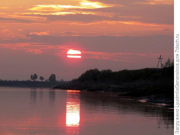 Кончается день. Осталось немножко. Мгновенье - и растворится дорожка...