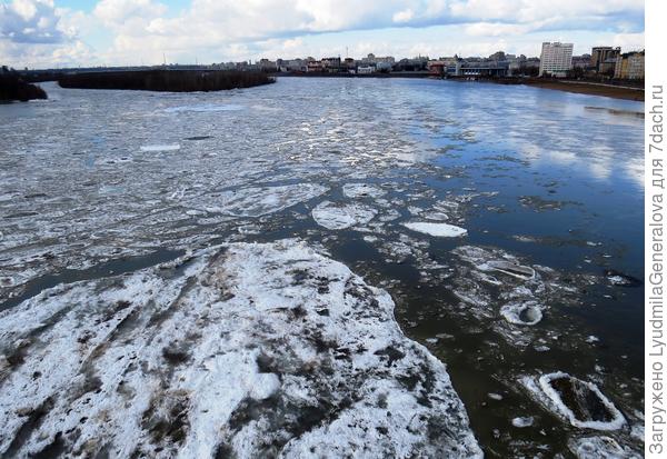 Вид с Ленинградского моста на Иртыш.