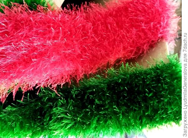 Вот такие шарфики, разной ширины и длины, уже восьмой довязываю.