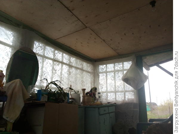 заменили потолок в терраске. осталось зашпаклевать и покрасить