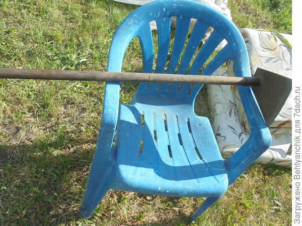 Мотыга досталась от моего отца-она такая мощная, крепкая