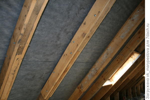 Скат крыши с гидроизоляционной мембраной и вентзазором