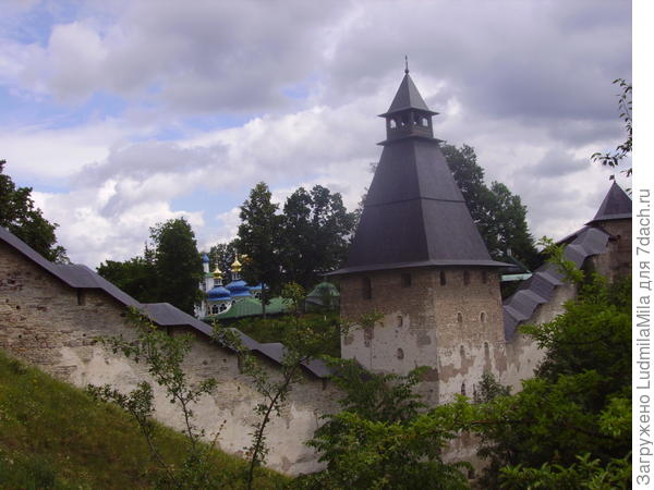 Стены Печор.