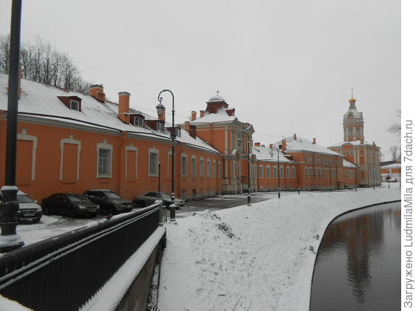 Стены лавры.