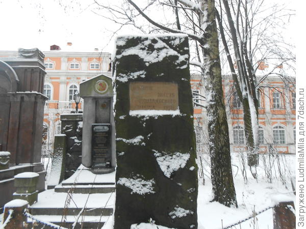 Памятник морякам Кронштадтского восстания.