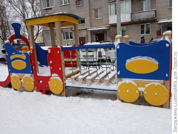 Паровозик ждет весны