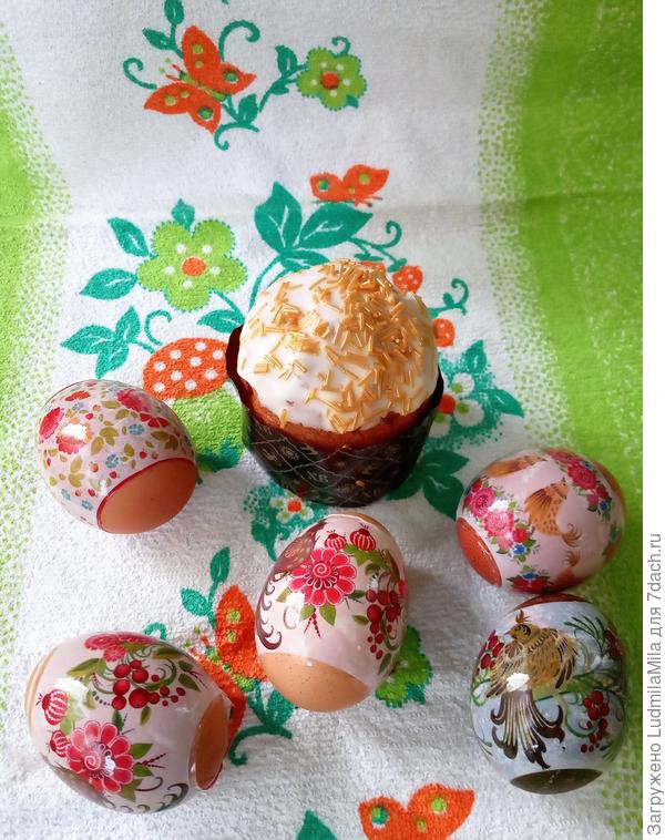 Яркий,весенний праздник.Собирались в церковь.