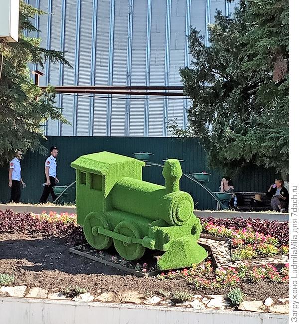 Возле ЖД вокзала